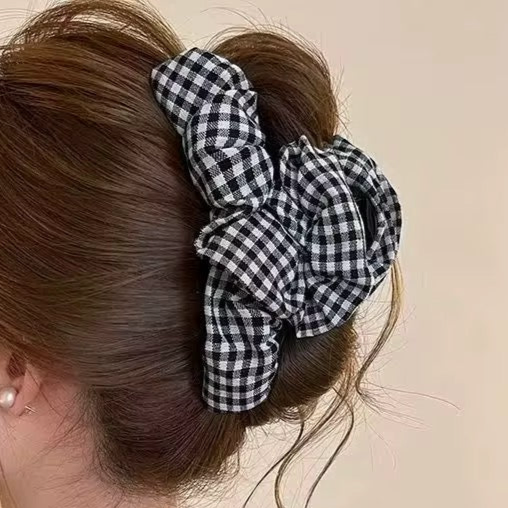 Tweed & Trend Bow Claw