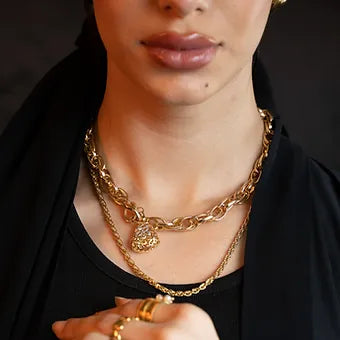 Curb Chain with Patterned Heart Charm