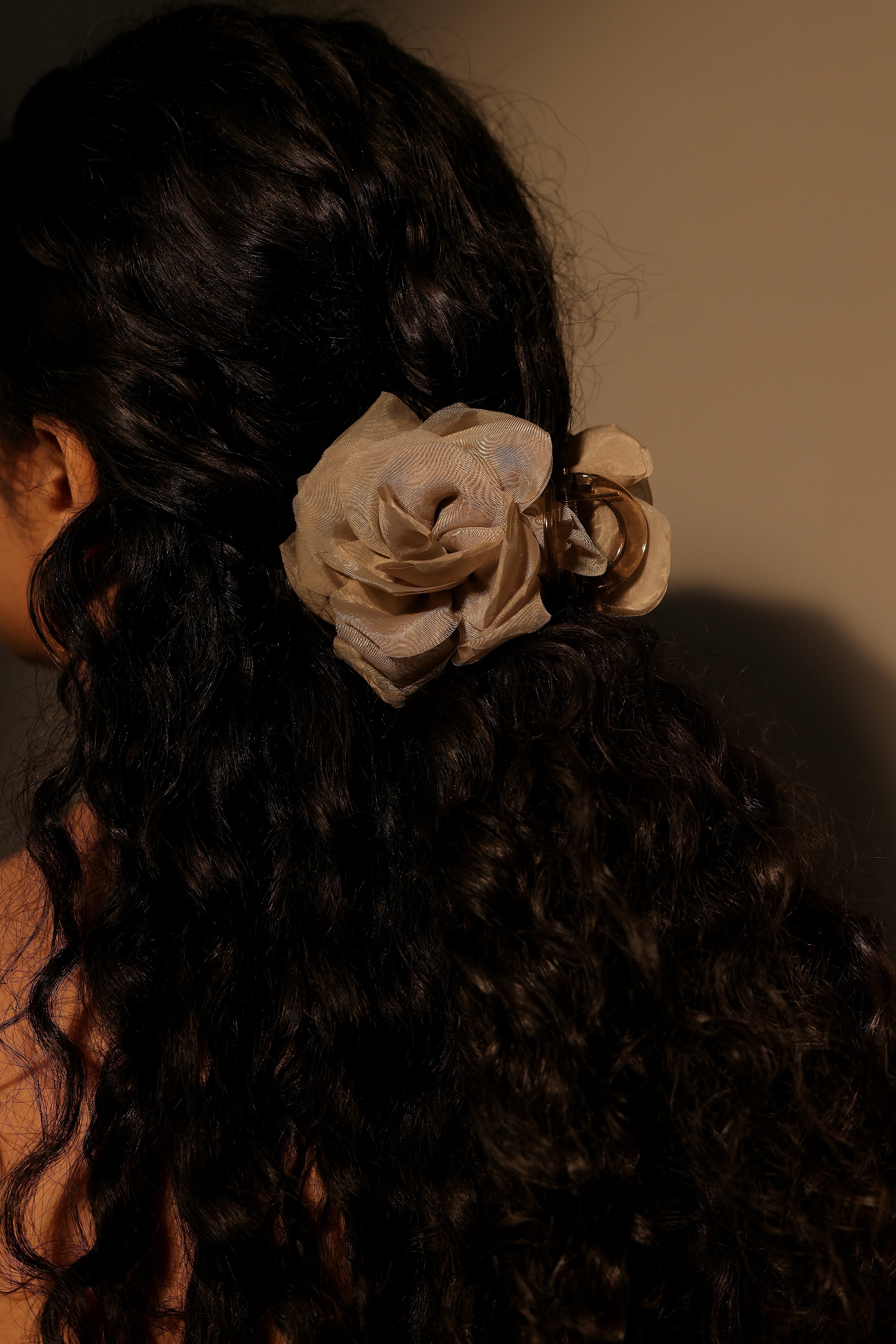 Ruffled Bloom Clutch Claw Set (Beige & Dusty Pink)