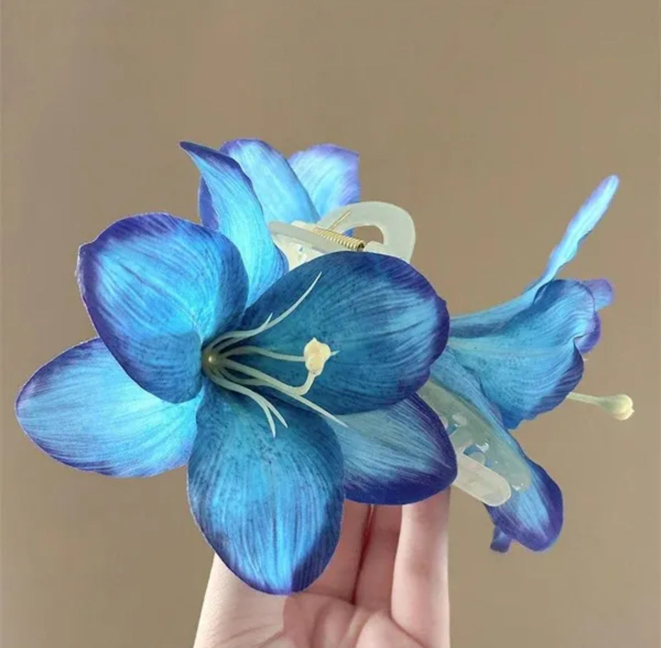 Lily Rush (Claw Clips)