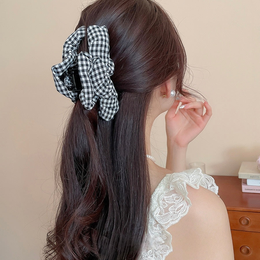 Tweed & Trend Bow Claw