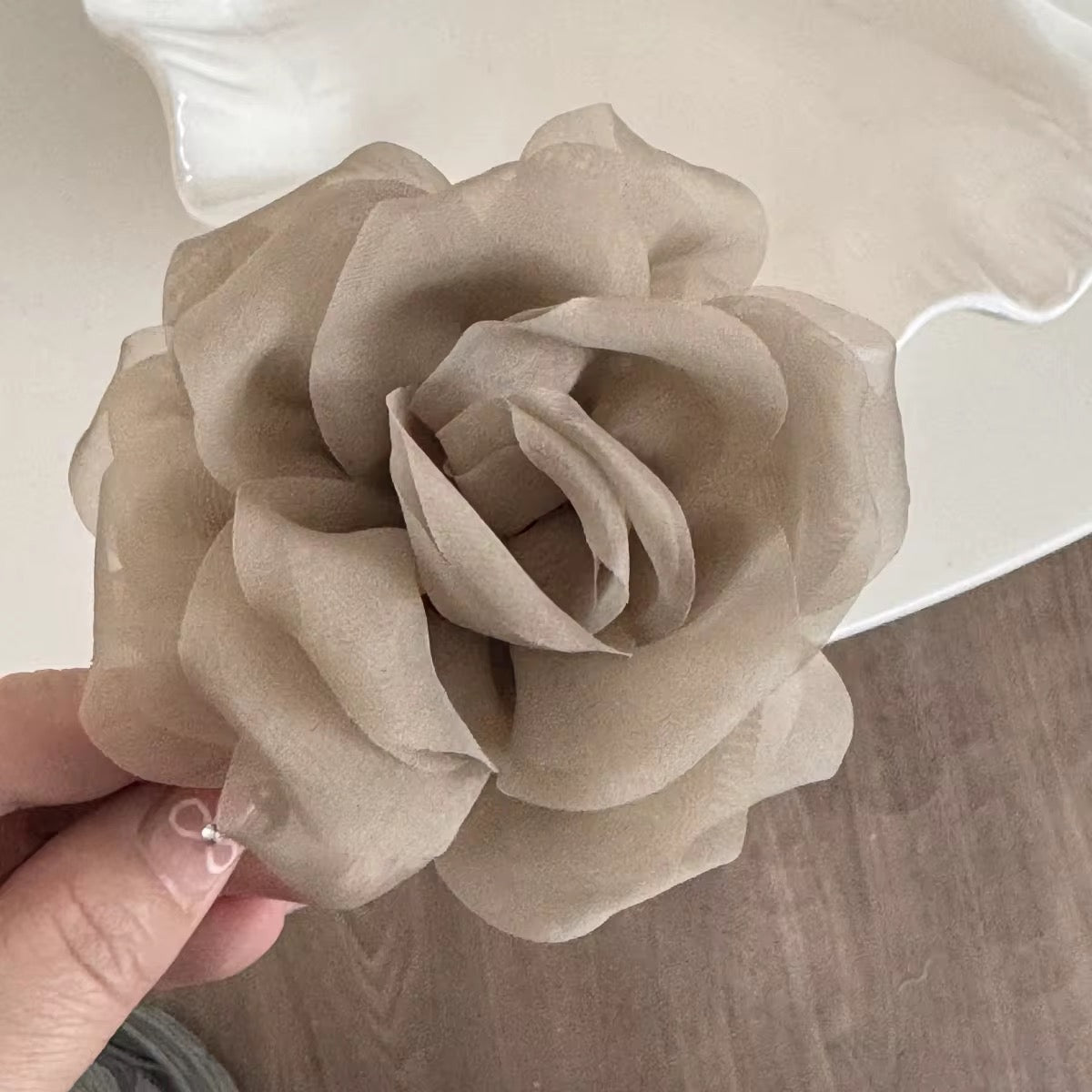 Ruffled Bloom Clutch Claw Set (Beige & Dusty Pink)