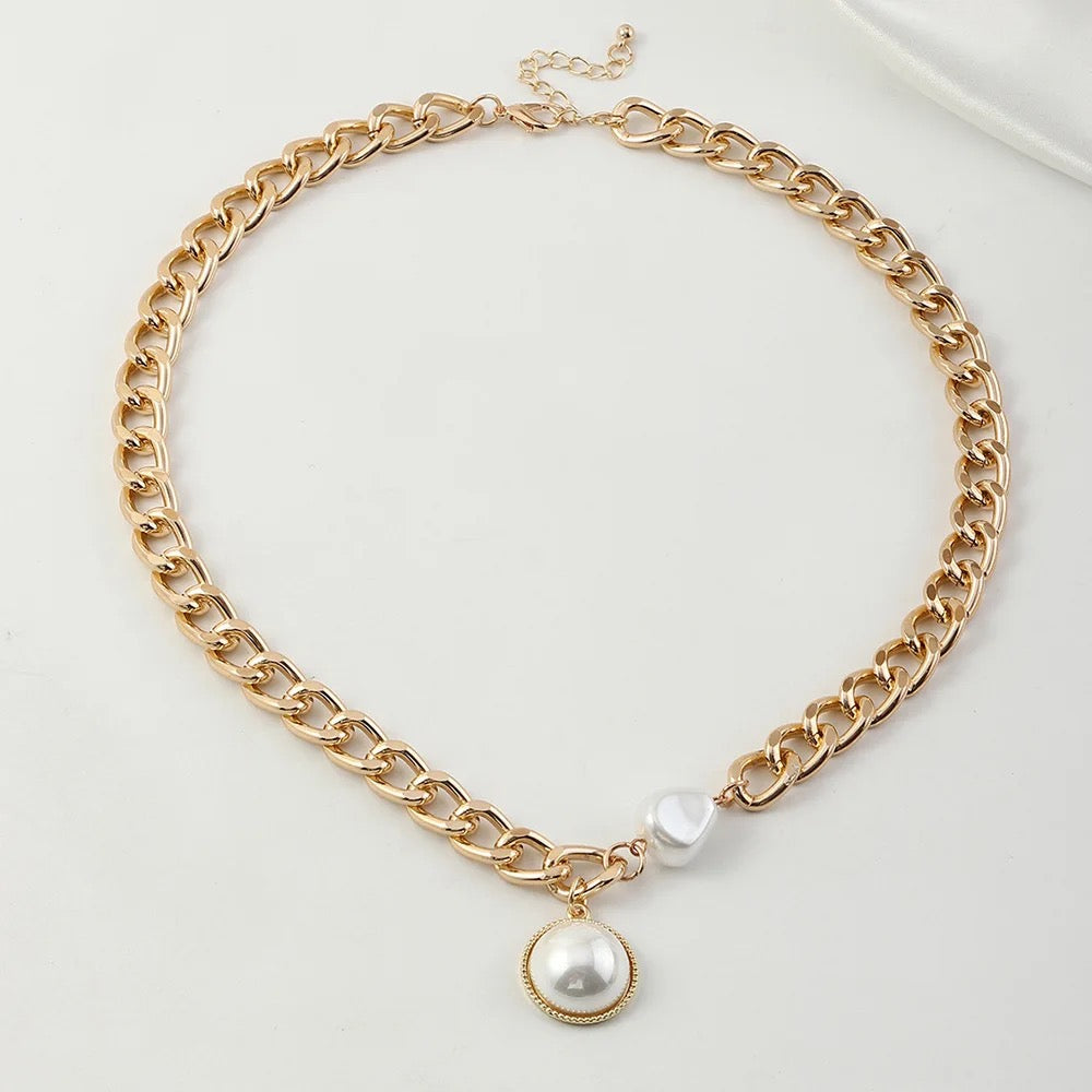 Pearly Curb Chain Necklace