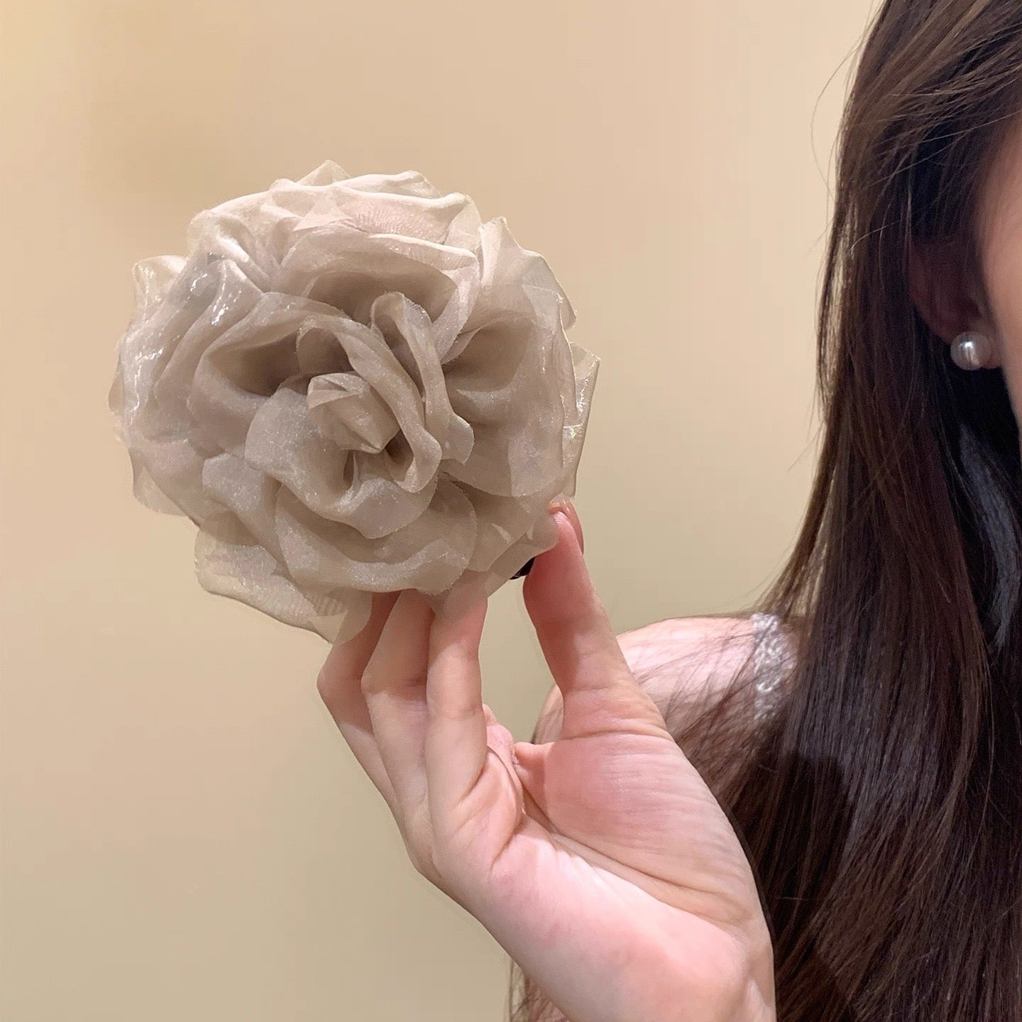 Ruffled Bloom Clutch Claw Set (Beige & Dusty Pink)