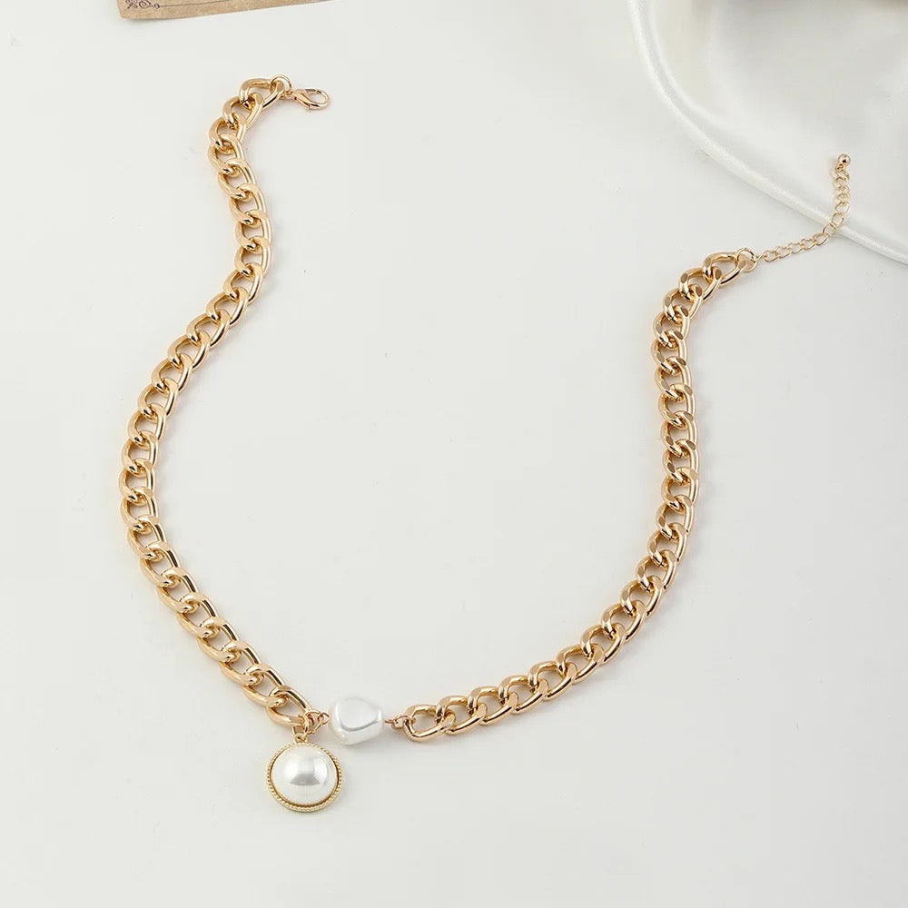 Pearly Curb Chain Necklace