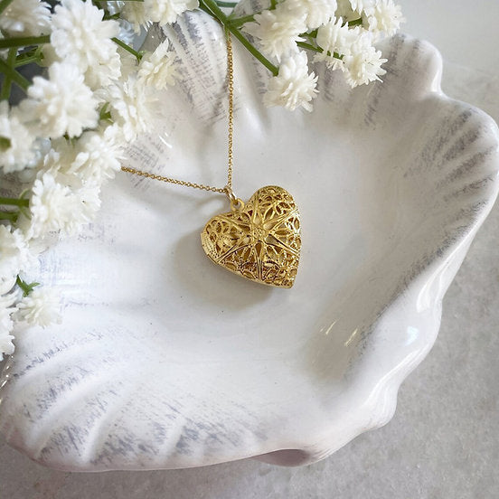 Vintage Hollow Heart Locket Necklace