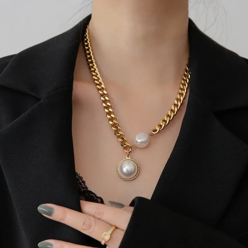 Pearly Curb Chain Necklace