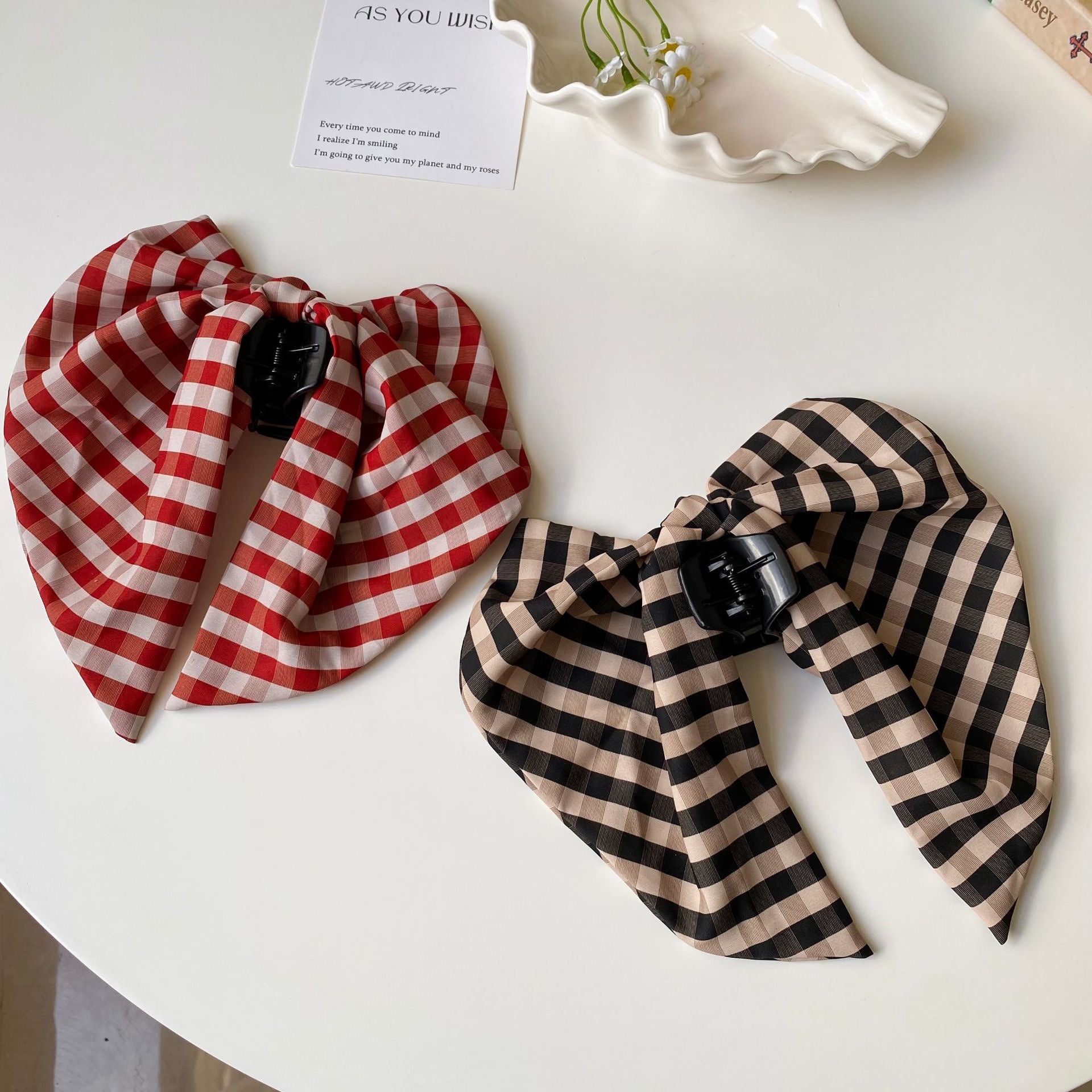 Checkered Bow Claw (Set of 2)