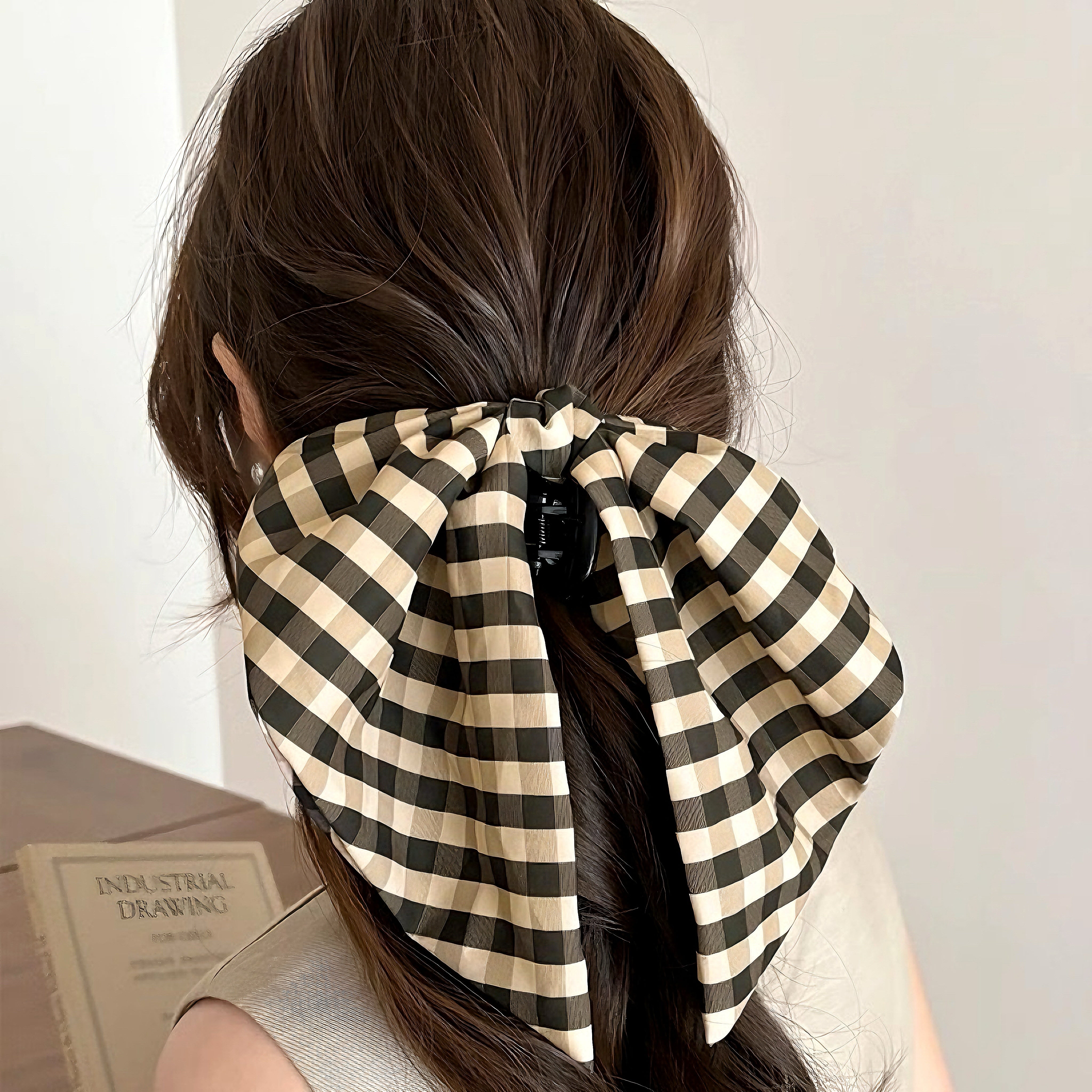 Checkered Bow Claw (Set of 2)