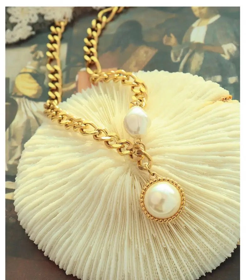 Pearly Curb Chain Necklace