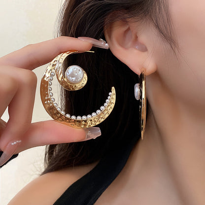 Moon Muse Pearl Chand Baalis