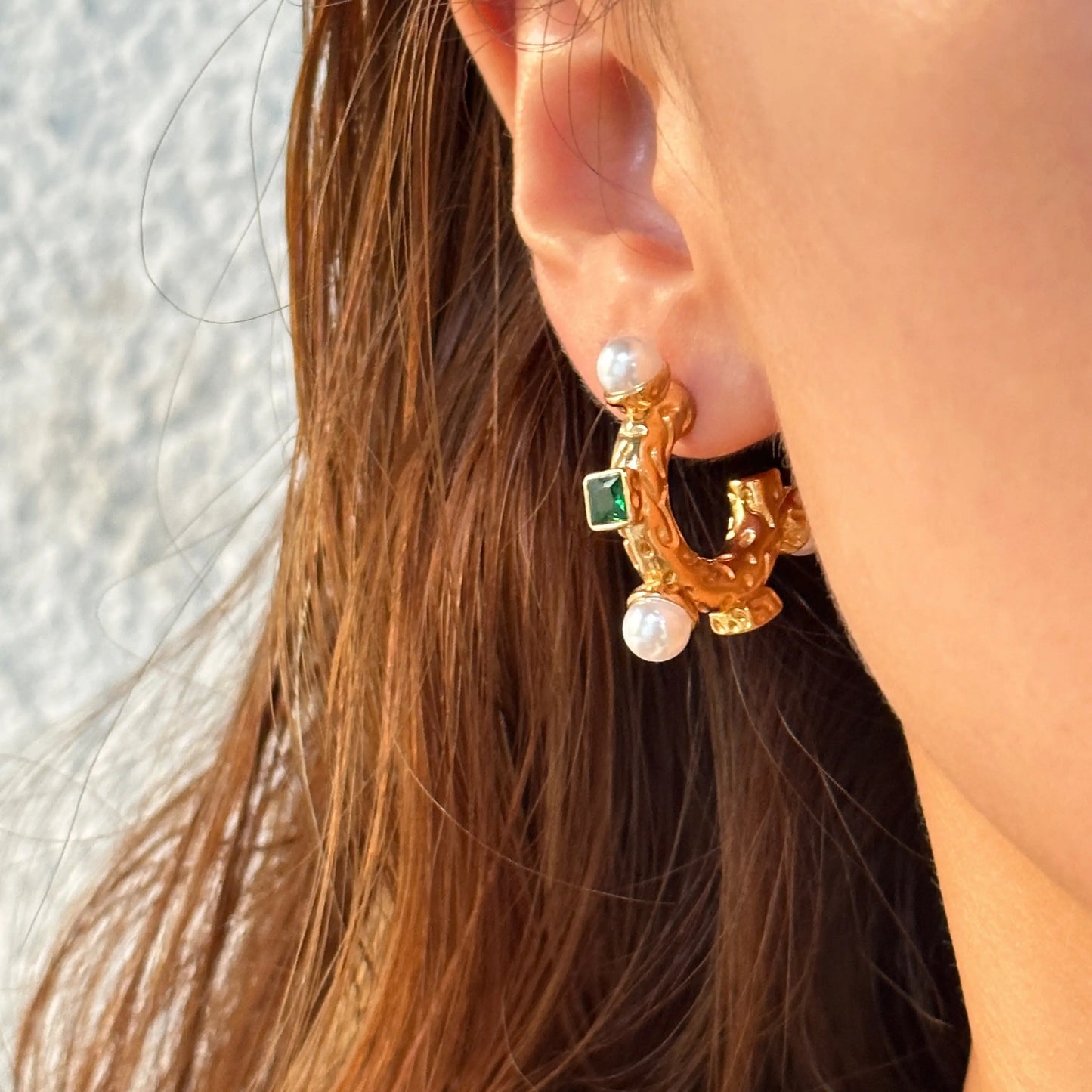 Emerald & Pearl Inlay Hoops (gold)